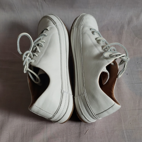 UGG Off White Shoes Size 9.5 M/W Leather Laces up - Picture 6 of 6